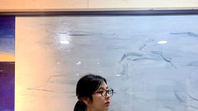 예원, 모던 교복 무드로 시선 압도한 감각적 스타일링