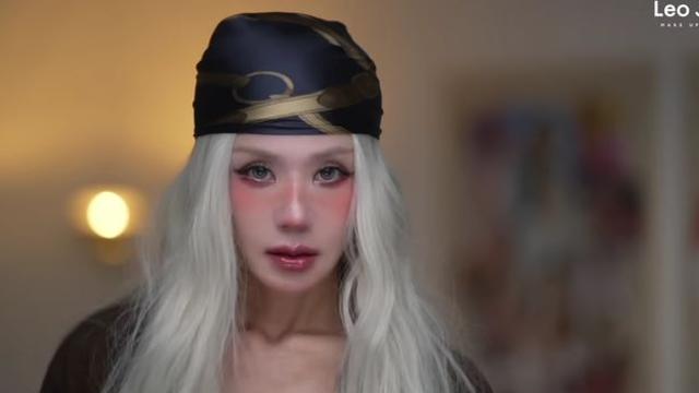 엄정화, AI 아니야?…최신 트렌드 메이크업 찰떡 소화 