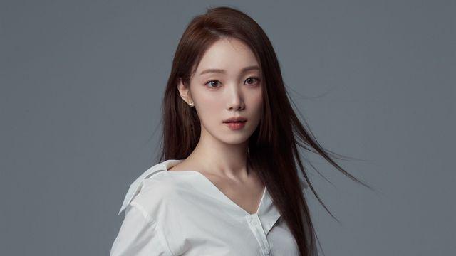 이성경, 10년 만에 새 프로필 공개··· 눈빛으로 서사 한 편 뚝딱