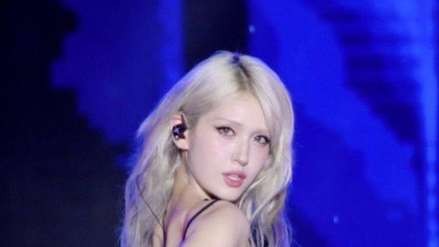 요즘 전소미 무대 의상 ㄷㄷ