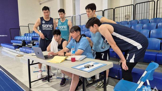 자만 경계한 사령탑, 변화 체감한 선수… 훈련장에 울린 소노의 각오