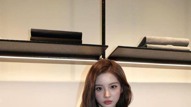 엔믹스 설윤, 버버리 체크 블레이저로 클래식 무드 점령하다