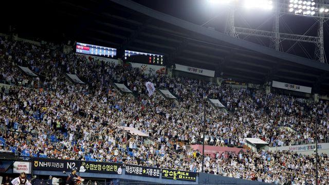역대 최다 넘어 최초 1100만 관중 돌파…식을 줄 모른다, 어느 때보다 뜨거운 KBO 인기
