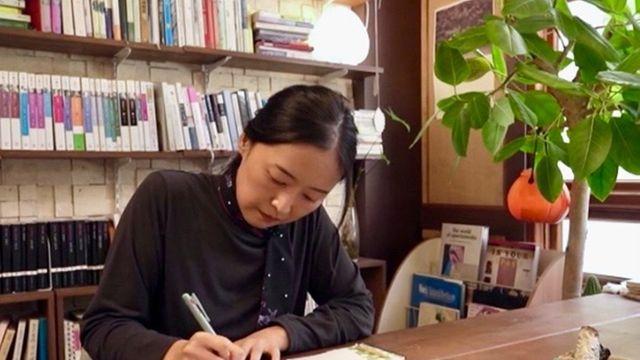 비우고 나니 남는 것은 책. 나이롱 책방 장효정 책방지기 [제주愛]