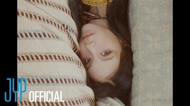 트와이스 채영, 'SHOOT' 첫 뮤비티저 공개…시선·감성 '키치' 그 자체