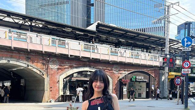 아이들 민니, 도쿄 스트리트 감성으로 풀어낸 블랙 시크룩