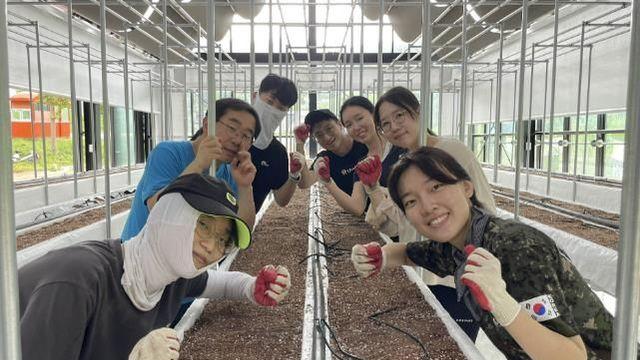 과천청년네트워크 청년들, 공영도시농업농장에서 환경정비 봉사활동 벌여