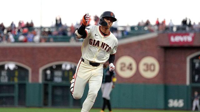 이정후, 한국인 8번째 MLB 10호 홈런… 김하성·김혜성도 출루