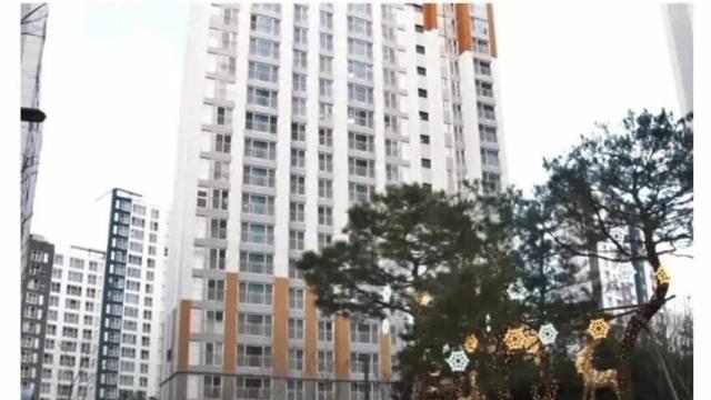 담임선생님과 결혼 했습니다.