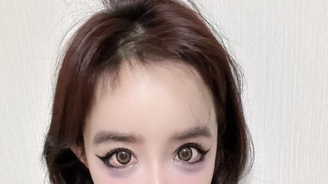 투애니원 박봄, 근황 공개…“활동 중단 후 강렬한 스모키 메이크업”