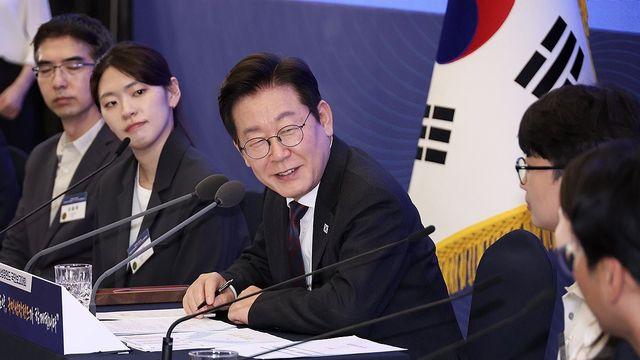 李대통령, SNS에 '코스피 최고치' 기사 공유…산재예방 메시지도