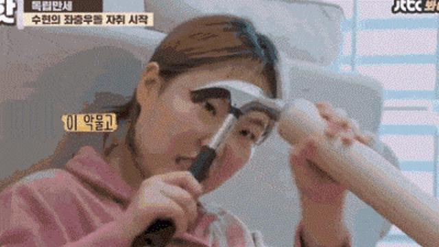 아파하는 여동생과 그 오빠.