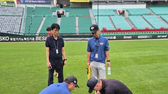 KBO, 구장 관리 메뉴얼 강화…MLB 전문가와 현장 점검