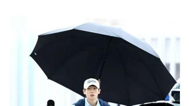 매니저에게 갑질한다는 얘기 나오는 정해인 우산 크기,,