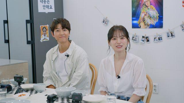 송중기, '20대 초반 외모' 칭찬에…