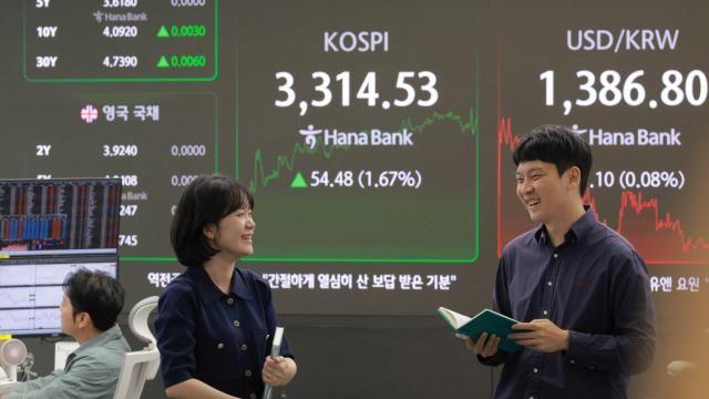 코스피,  4년3개월만에 역대 최고점 뚫었다