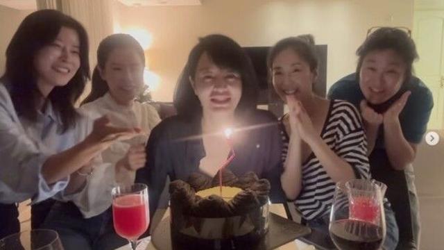 김혜수, 동료 배우들과 55번째 생일 파티…