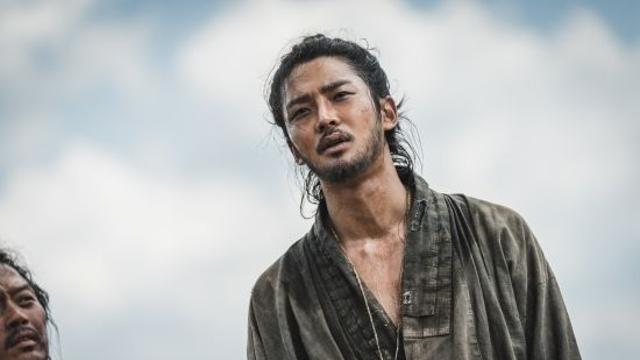 '탁류' 로운·신예은·정천 얽히고설킨 관계성…보도스틸 공개