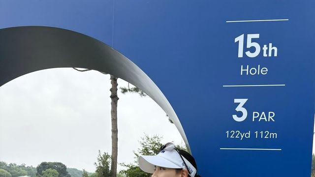 샷 이글 감각 담은 화이트룩, 프로골퍼 박결의 필드 스타일