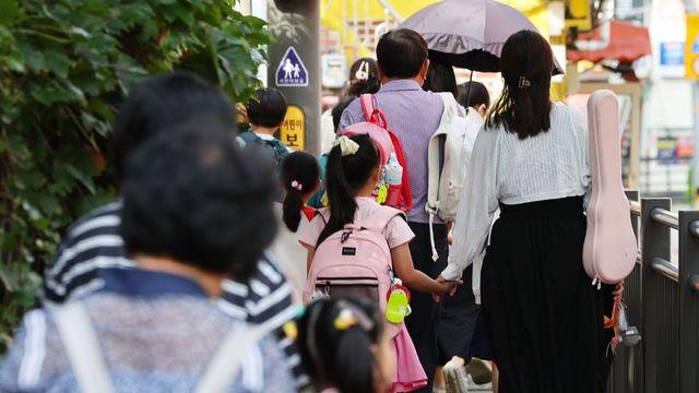 연이은 아동 유괴 사건에 호신용품, 등·하원 도우미 찾는 학부모들