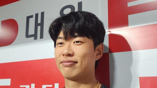 “연장 계약, 오히려 동기부여”…부담감 딛고 맹활약, 누구보다 뜨거웠던 송캡틴의 8월