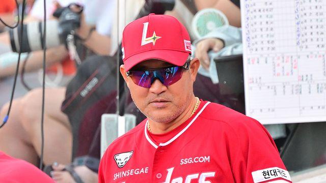 '3위 8치올→재계약 선물' 받은 이숭용 감독, '지난해 5위 결정전'서 눈물 쏟은 사연은…