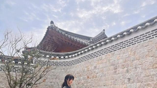 박하선 뒤로 걸어가다 '꽈당'…귀여운 매력