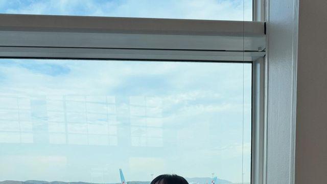 경쾌한 옐로 포인트, 한지현의 공항 패션 시선 집중