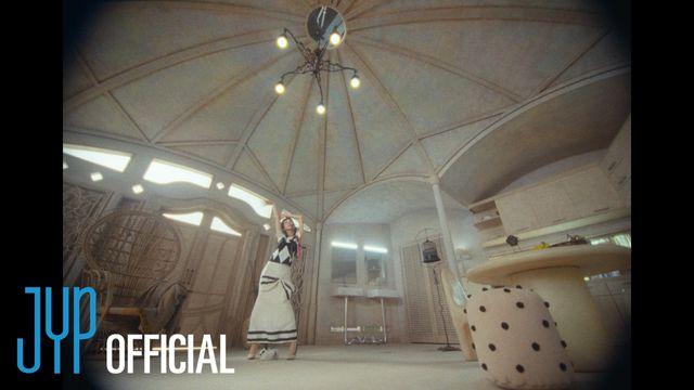 트와이스 채영, 재즈적 요소 결합된 안무 예고··· 'SHOOT' MV 티저 추가 공개