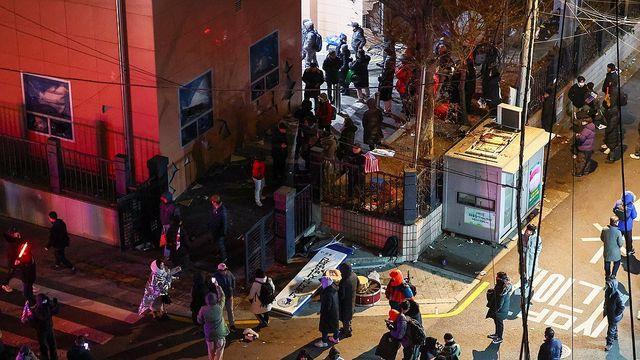 '서부지법 난동' 가담 30대 징역 1년6개월…