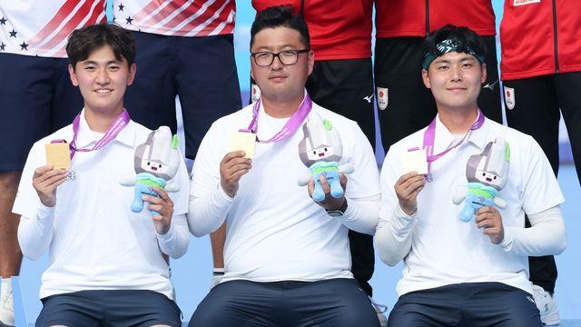 한국 양궁, 세계선수권 남자 단체 3연패…혼성전 준우승(종합)