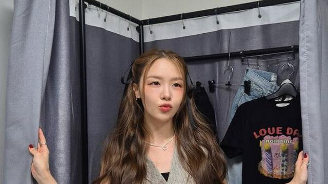 '11월 결혼' 방민아 갈수록 예뻐져…미니스커트 찰떡 소화