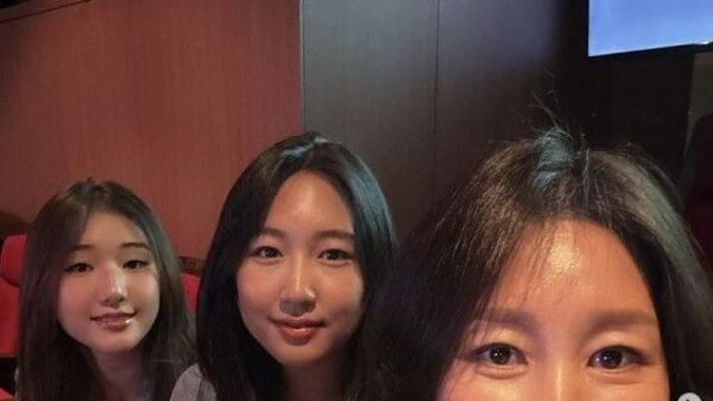 윤종신 아내 전미라, '1남 2녀' 자녀들과 가족 여행 공개 