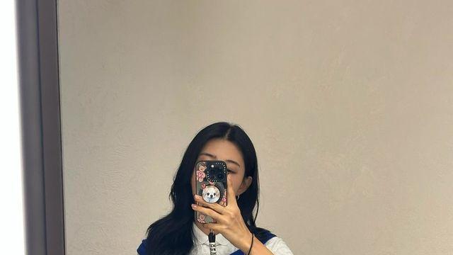 안근영, 미러셀카로 담아낸 테니스 무드 골프웨어