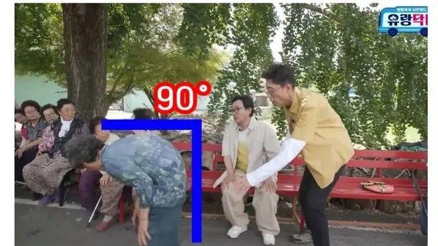 [스압] 허리가 90도로 굽은 할머니.jpg,,