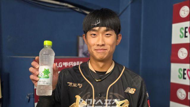 11구 볼넷→견제구 7개, 다급하게 요청했던 물이 결승 득점으로 이어졌다 [IS 인터뷰]