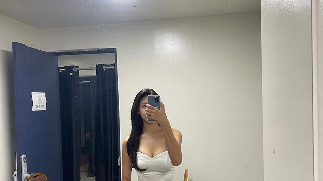 우희준, 아이보리 드레스의 청순 카리스마