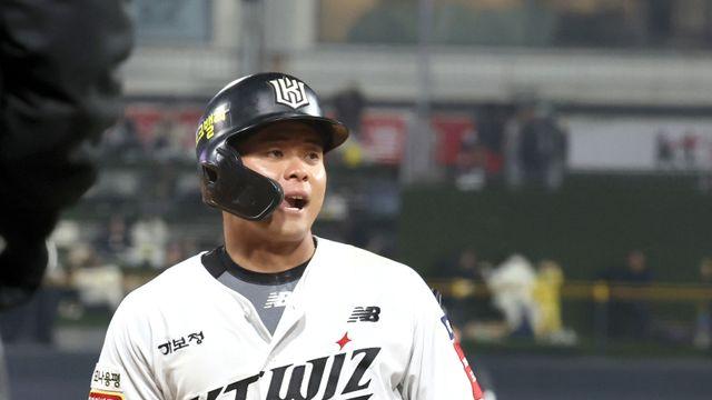 '0-4→6-4 역전승' KT 4위 수성, LG 매직넘버 '11'에서 스탑…한화와 3.5경기 차 [IS 잠실]