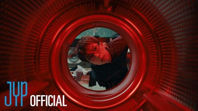 장우영, 수록곡 '늪' 트랙비디오 티저 공개…'유쾌몽환 우영 스웨그' 