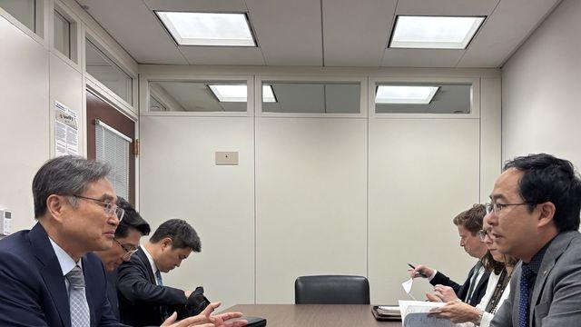 美상원의원들, 조현 만나 구금사태에 