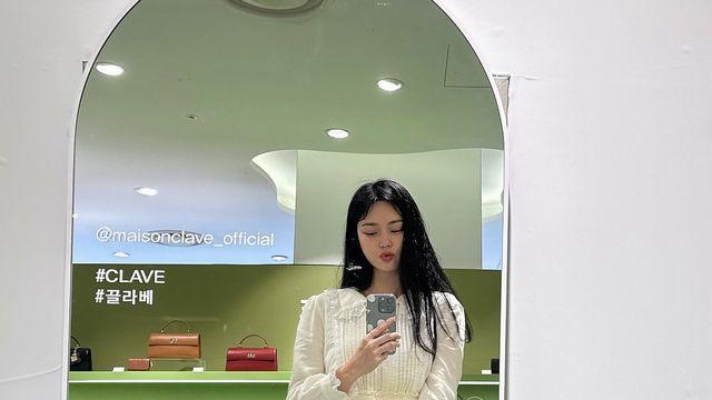 순백 감성의 한으뜸, 아이보리 원피스로 완성한 러블리 시티룩