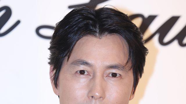 ‘사생활 이슈’ 정우성, 1년 만 공식 석상…부일영화상 핸드프린팅 참석