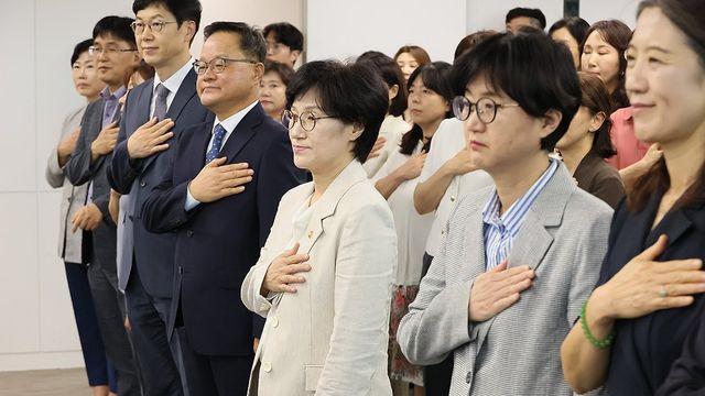 디성센터 찾은 여가장관 