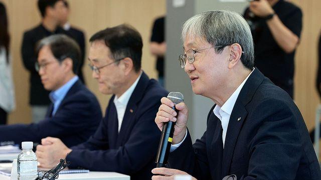 이찬진, 빅테크 CEO 첫 소집…