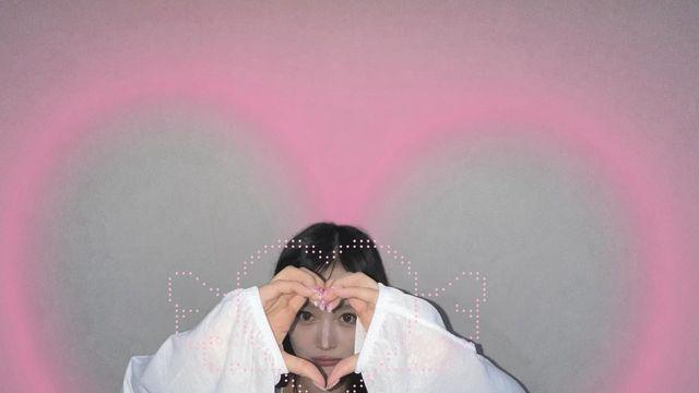 하이틴 감성 서이, 체크 스커트와 롱부츠로 완성한 러블리 포인트