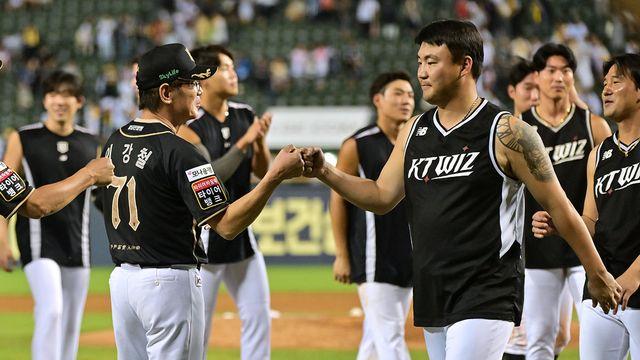 리그 선두 LG 상대 대역전극, 이강철 감독도 대만족 