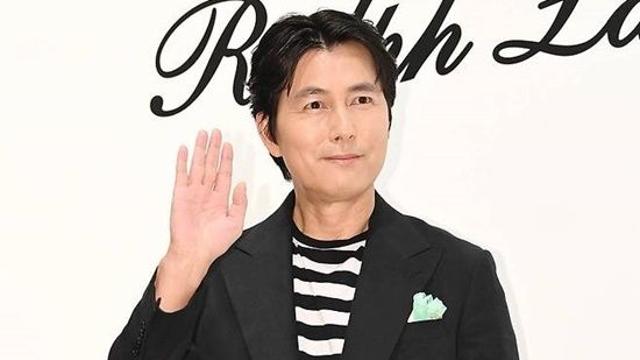 정우성, '혼외자 논란' 1년 만에 공식석상…부일영화상 핸드프린팅 행사 참석