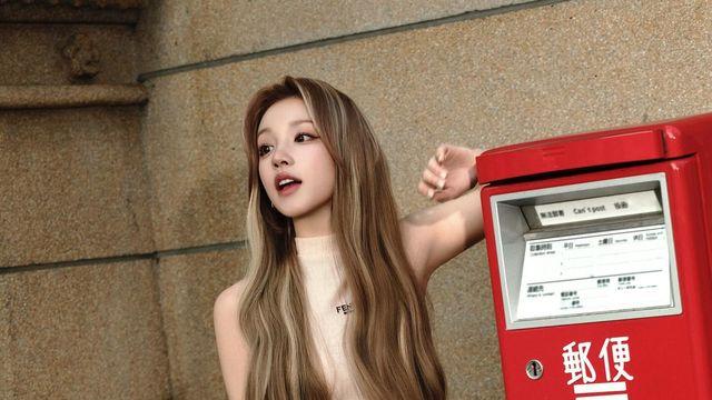 솔로 싱글 앞둔 우기, 미니 스커트로 완성한 도회적 무드