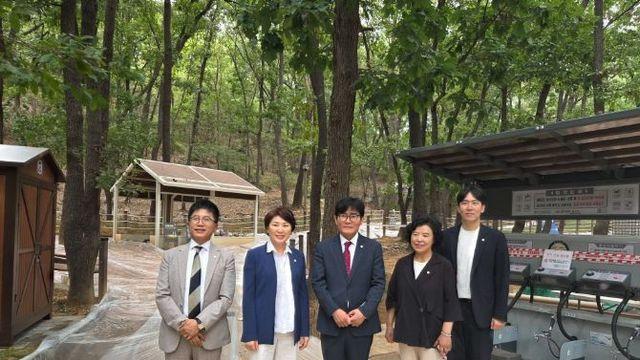 안양시의회 도시건설위원회, 예술공원 맨발산책길 조성 및 벽천광장 정비사업 현장 점검