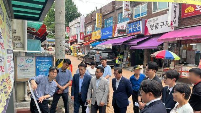 안양시의회 총무경제위원회, 관양시장 경관조명 사업 현장 점검